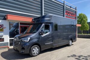 Renault Master 5XL Aston Martin Grey paardenwagen (1)